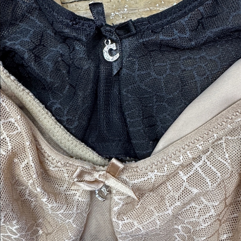 Chantelle Underwire Bras. 36C - Picture 2 of 8